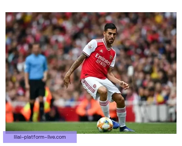 伊森首发回归贡献17分8助攻 队友支持成困境中最大依靠